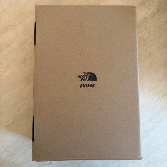 NWT The North Face x SKIMS Nuptse Traction Chukka - Onyx (M6/W7.5) - Picture 2 of 9